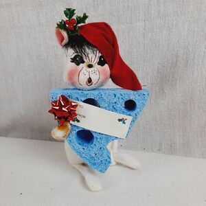 Anna Lee Christmas White Mouse with Blue Sponge Cheese & Gift Tag 6 1/2" Annalee
